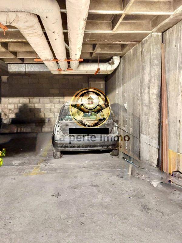 Parking à PARIS-20E
