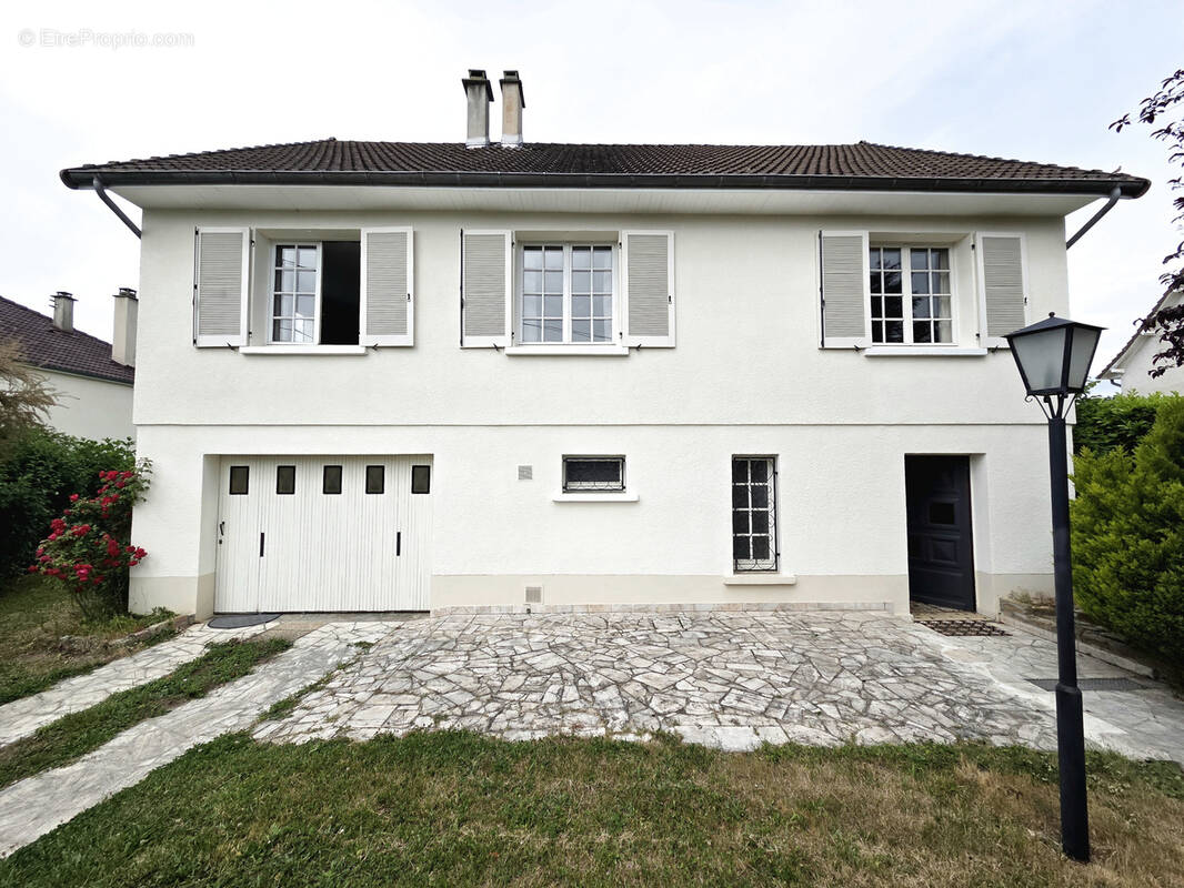 Maison à YZEURE