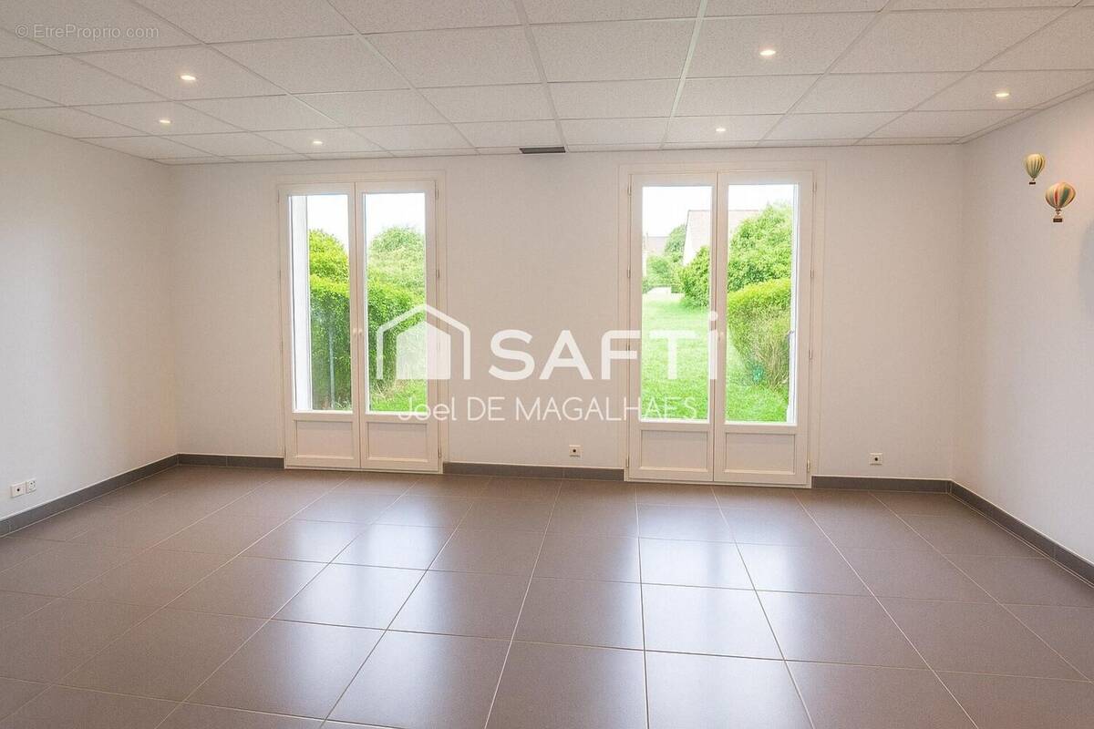 Photo 1 - Maison à LE MESNIL-SAINT-DENIS