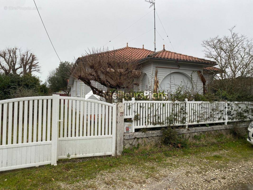 Maison à ARES