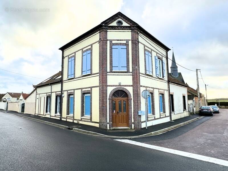 Maison à COURVILLE-SUR-EURE