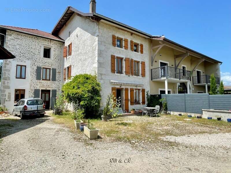 Maison à SAINT-GENIS-POUILLY