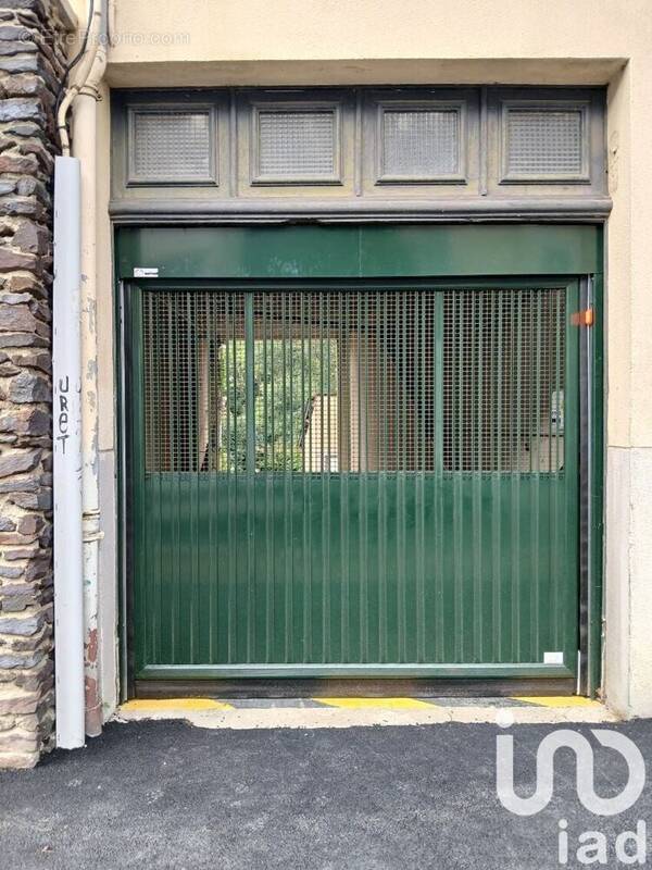 Photo 1 - Parking à RENNES