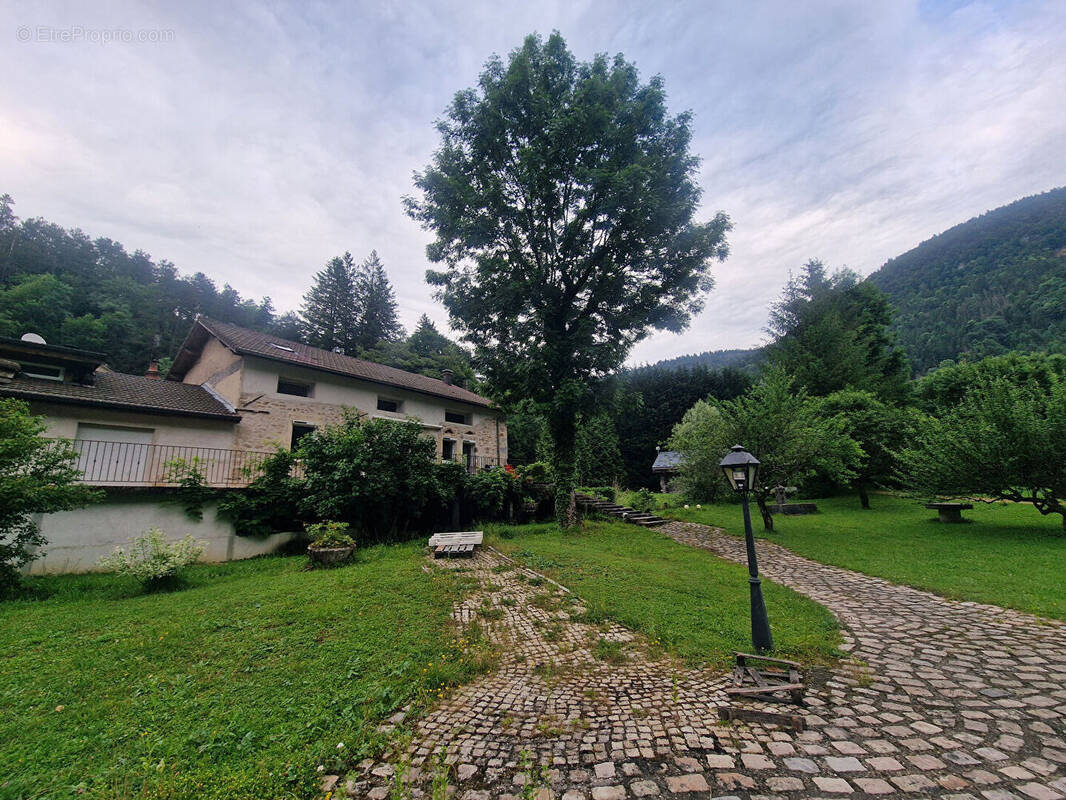 Maison à NANTUA