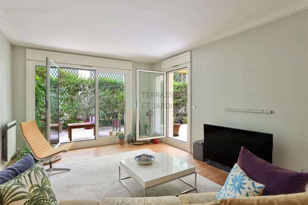 Appartement à PARIS-1E