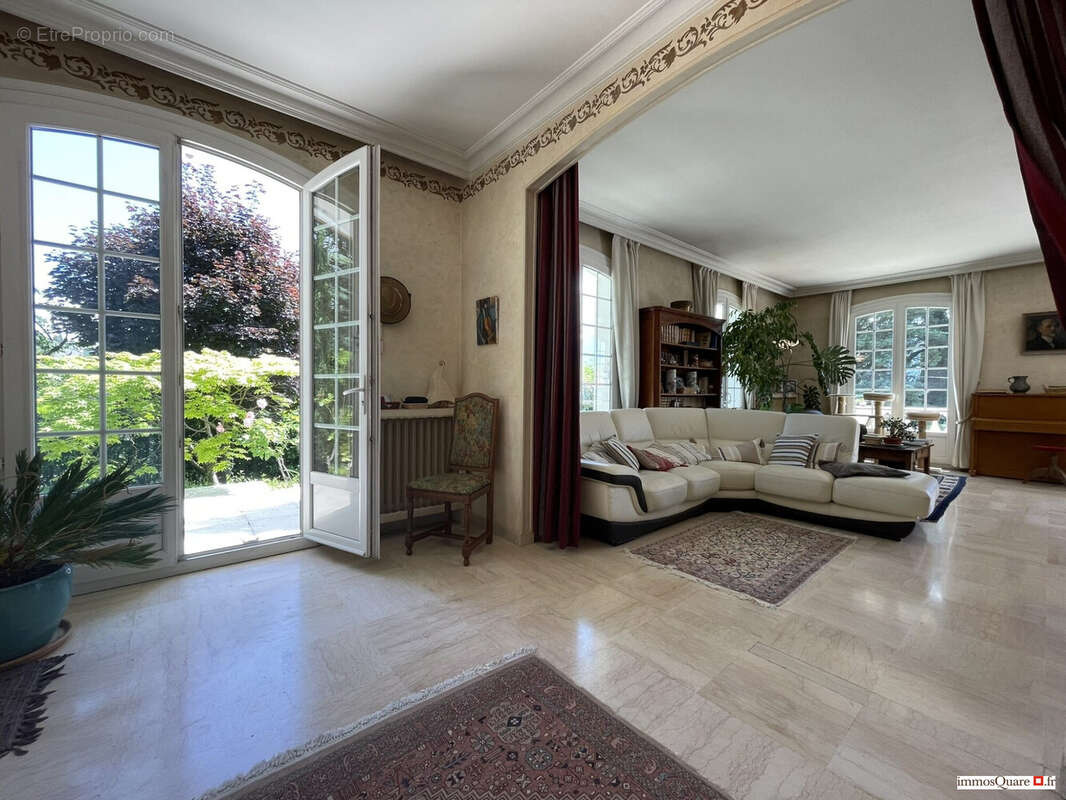 Maison à MEYLAN