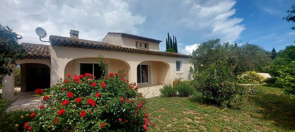 Maison à LE MUY
