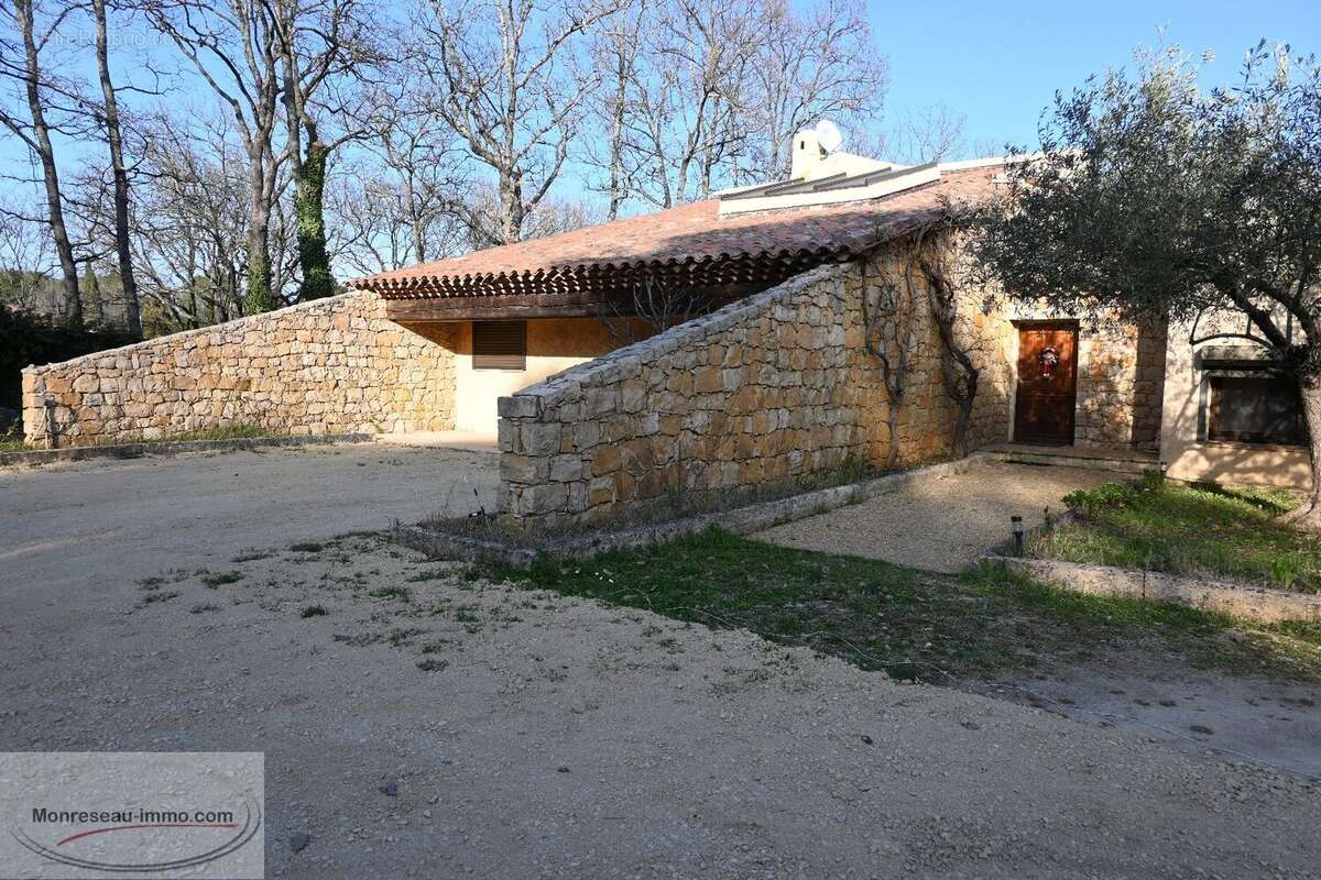 Maison à TOURRETTES