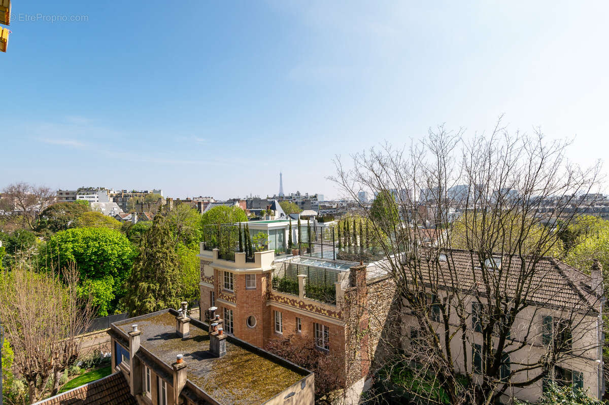 Appartement à PARIS-16E