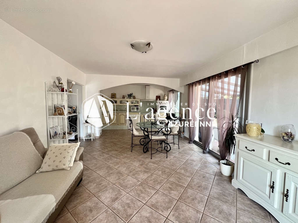 Appartement à SAINT-LAURENT-DU-VAR