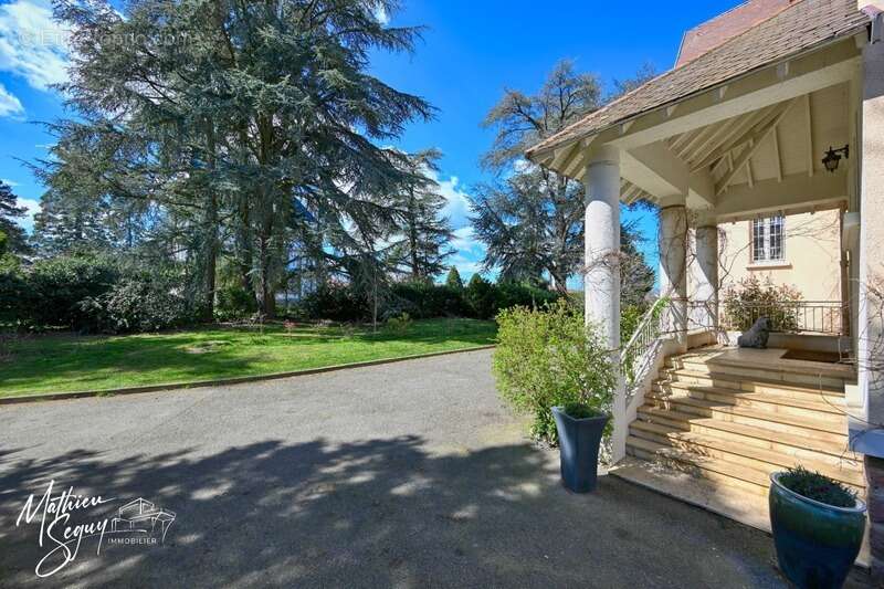 Maison à SAINT-SYMPHORIEN-SUR-COISE