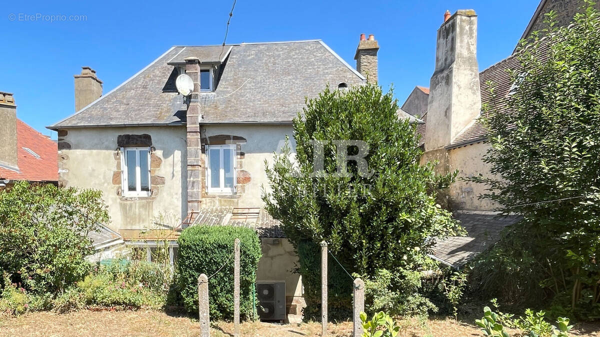 Maison à FRESNAY-SUR-SARTHE