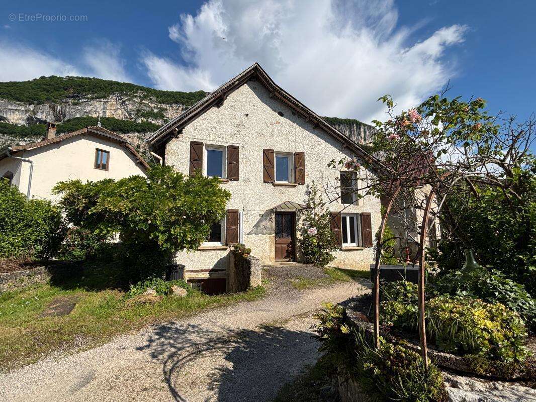 Maison à SAINT-GENIX-SUR-GUIERS