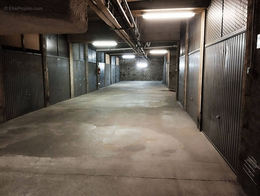 Parking à PARIS-13E