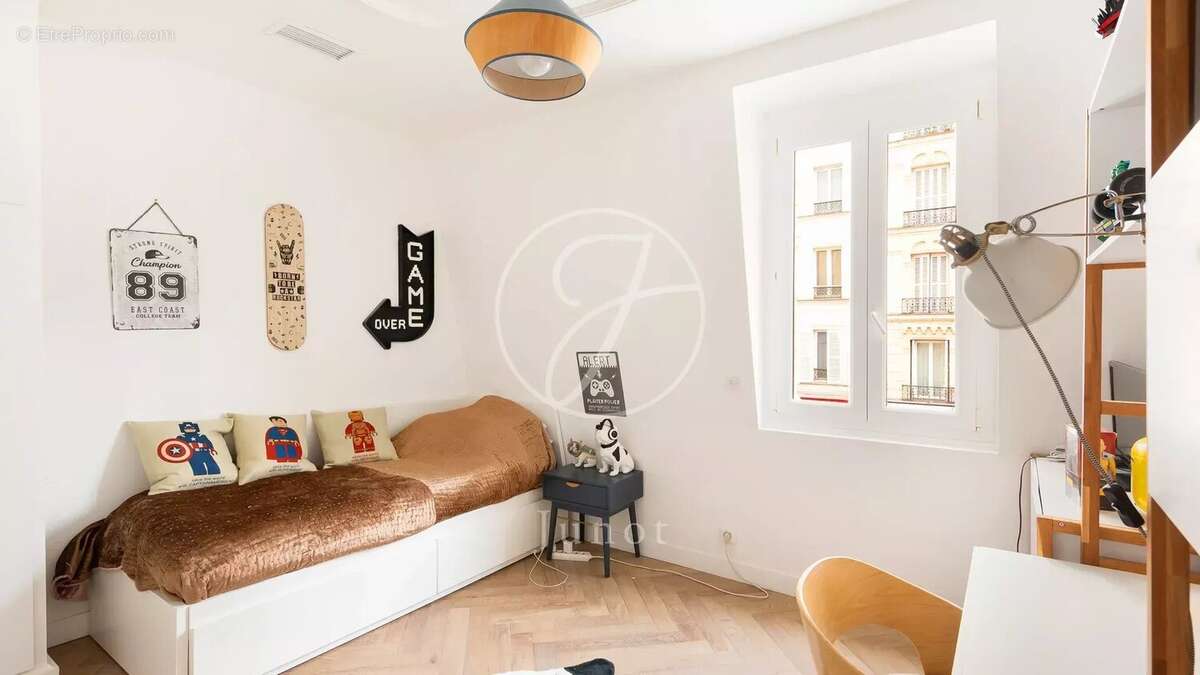 Maison à PARIS-17E