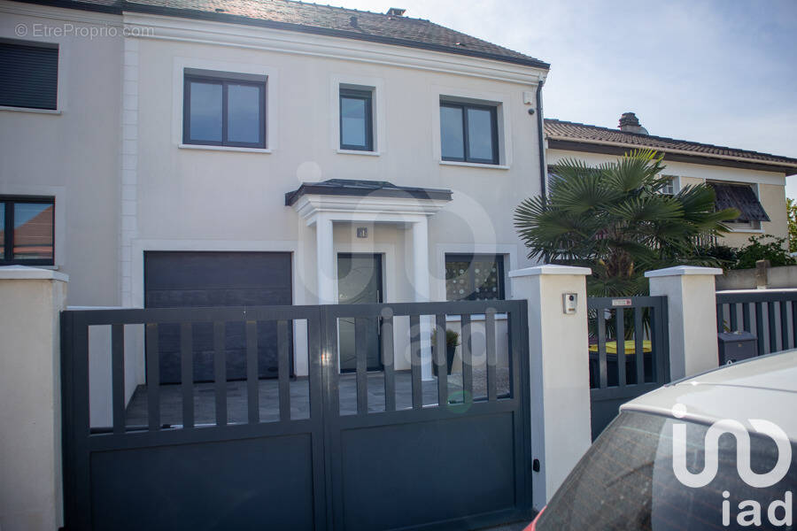 Photo 1 - Maison à LA QUEUE-EN-BRIE