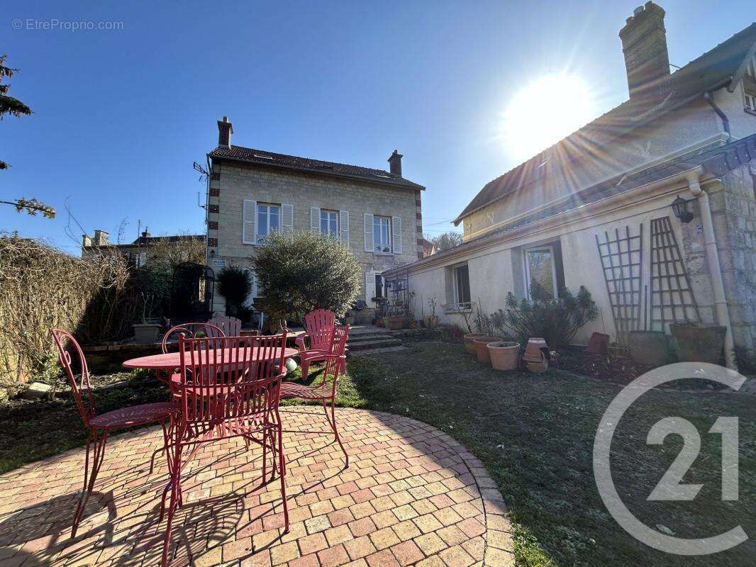Maison à VERNEUIL-EN-HALATTE