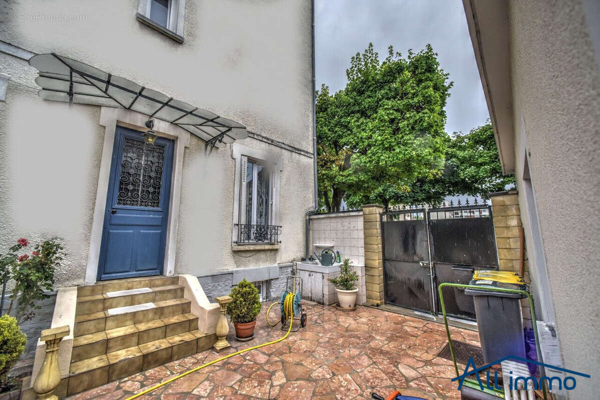 Appartement à SAINT-MAUR-DES-FOSSES