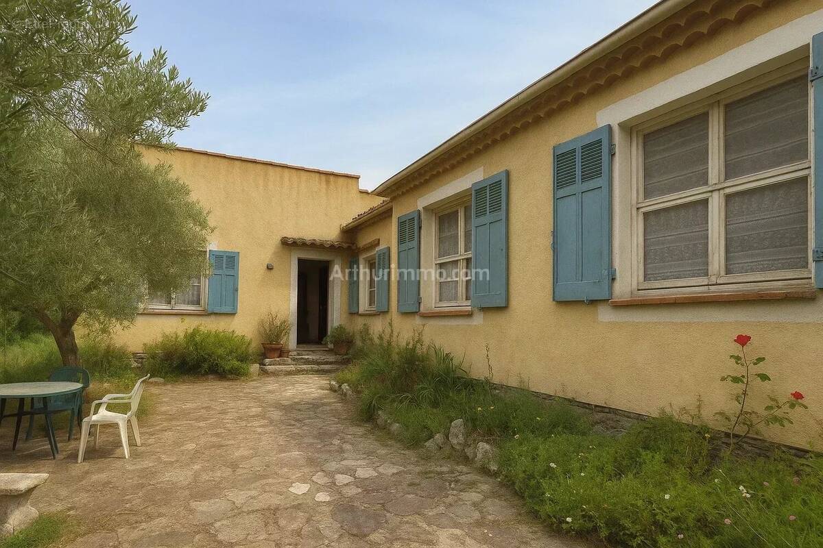 Maison à ROQUEBRUNE-SUR-ARGENS