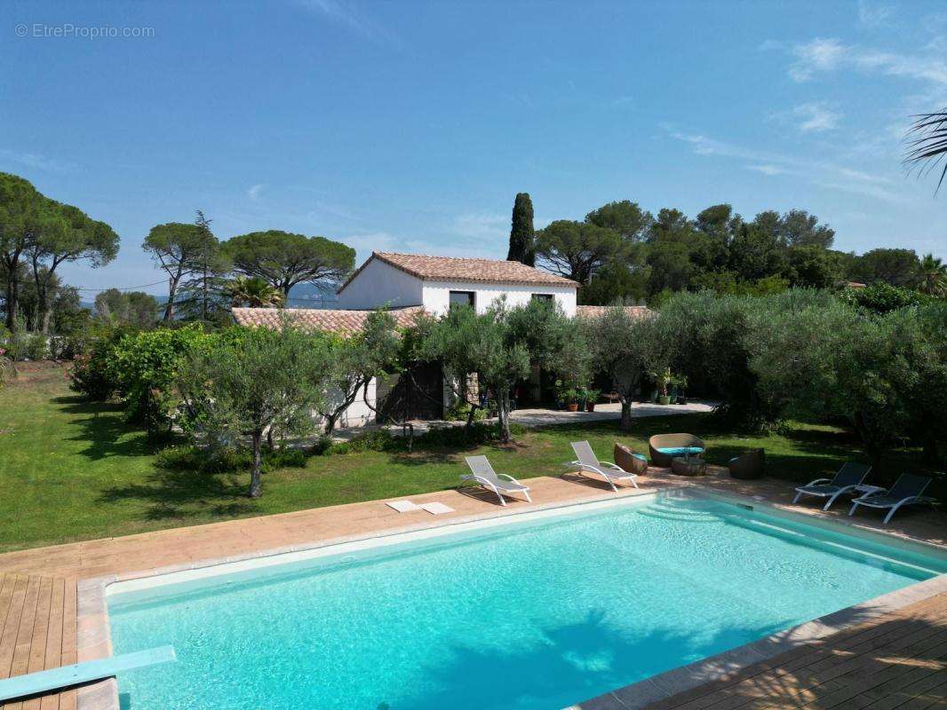 Maison à ROQUEBRUNE-SUR-ARGENS