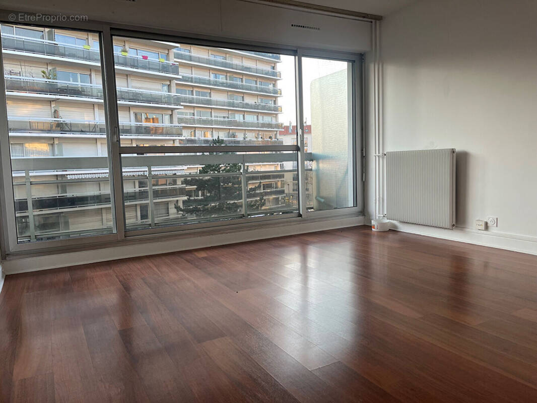 Appartement à PARIS-14E