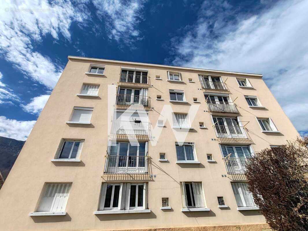 Appartement à LE PONT-DE-CLAIX