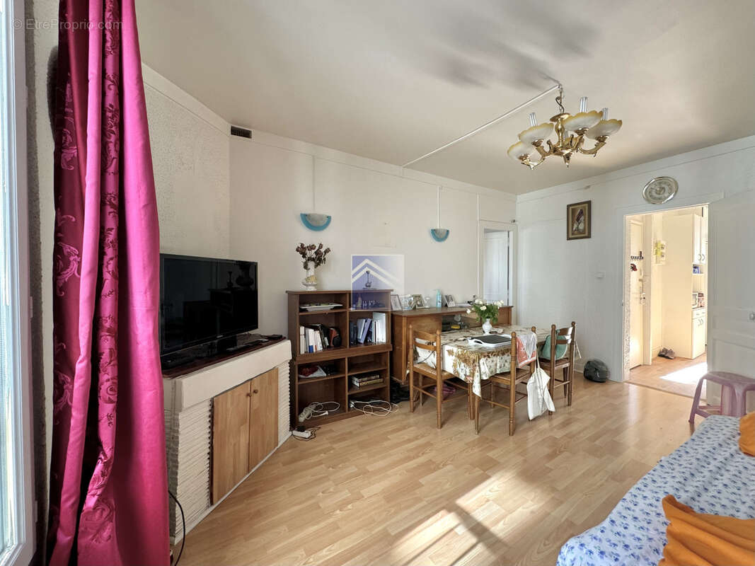 Appartement à PARIS-14E