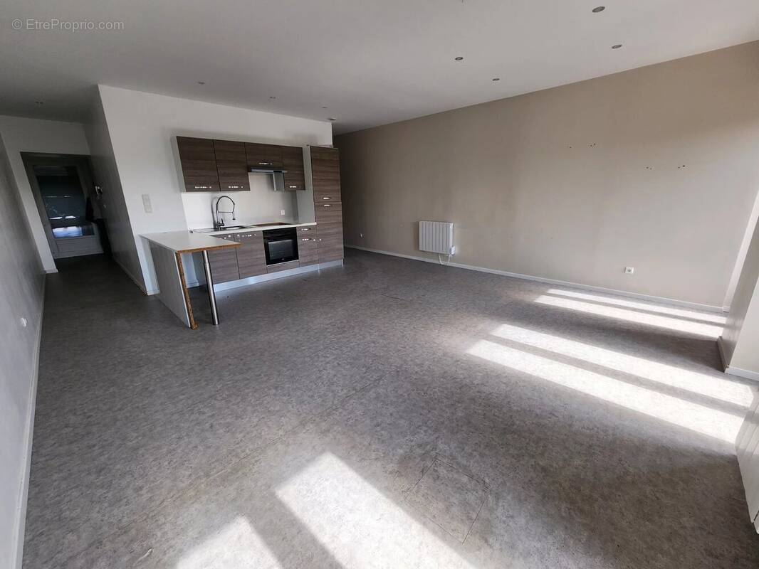 Appartement à NAY