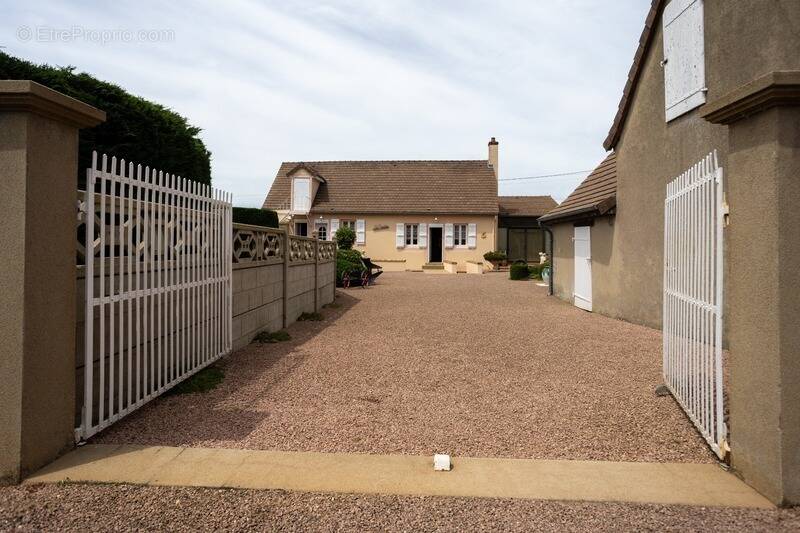 Maison à LA MOTTE-SAINT-JEAN
