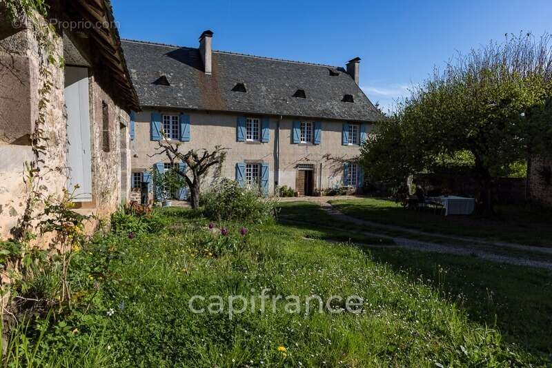 Maison à SALIGNAC-EYVIGUES