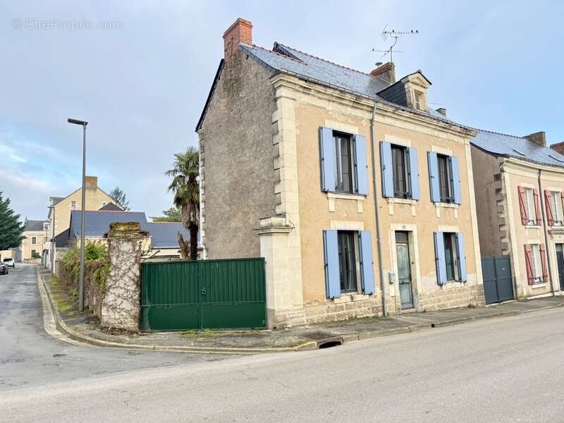 Maison à CHATEAUNEUF-SUR-SARTHE
