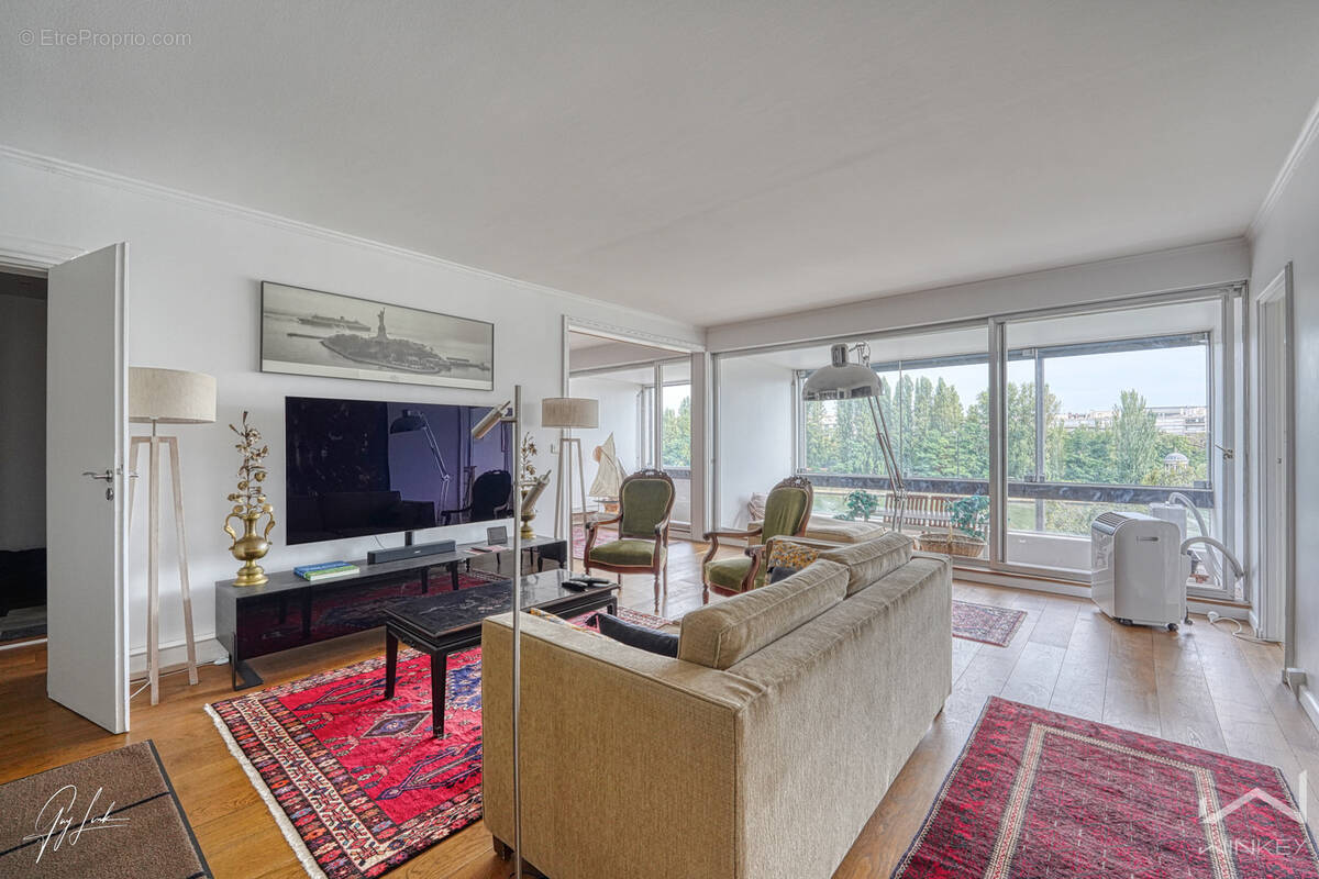 Appartement à COURBEVOIE