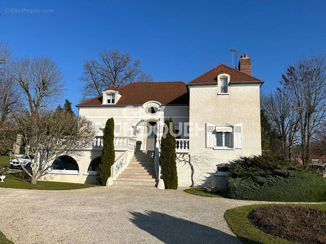 Maison à PORT-SUR-SAONE