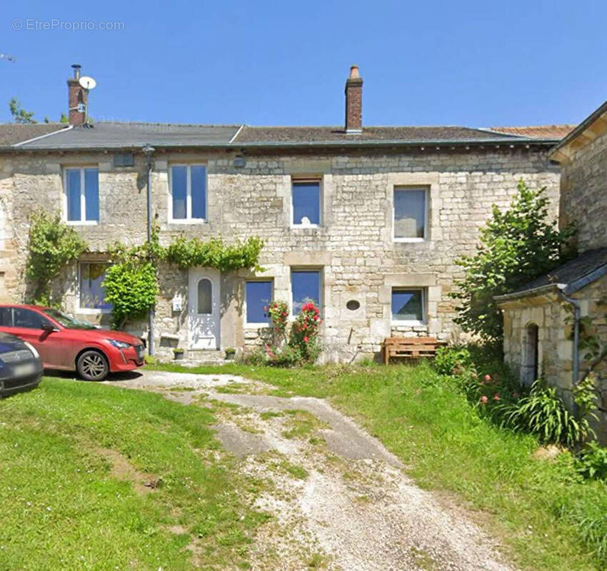 Maison à CHEMERY-SUR-BAR