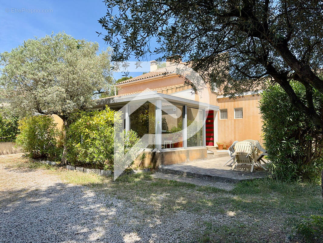 Appartement à VILLENEUVE-LES-AVIGNON