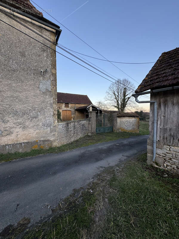 Maison à LA CHAPELLE-AUBAREIL