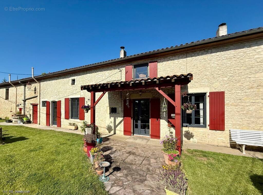 Maison à RUFFEC