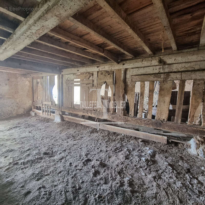 Maison à NEUVIC