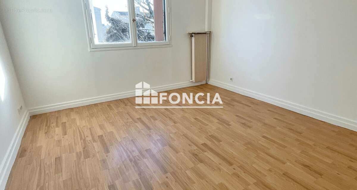Appartement à LES CLAYES-SOUS-BOIS