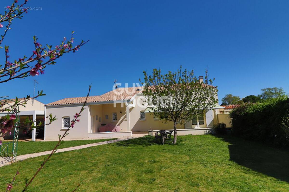 Maison à SURGERES