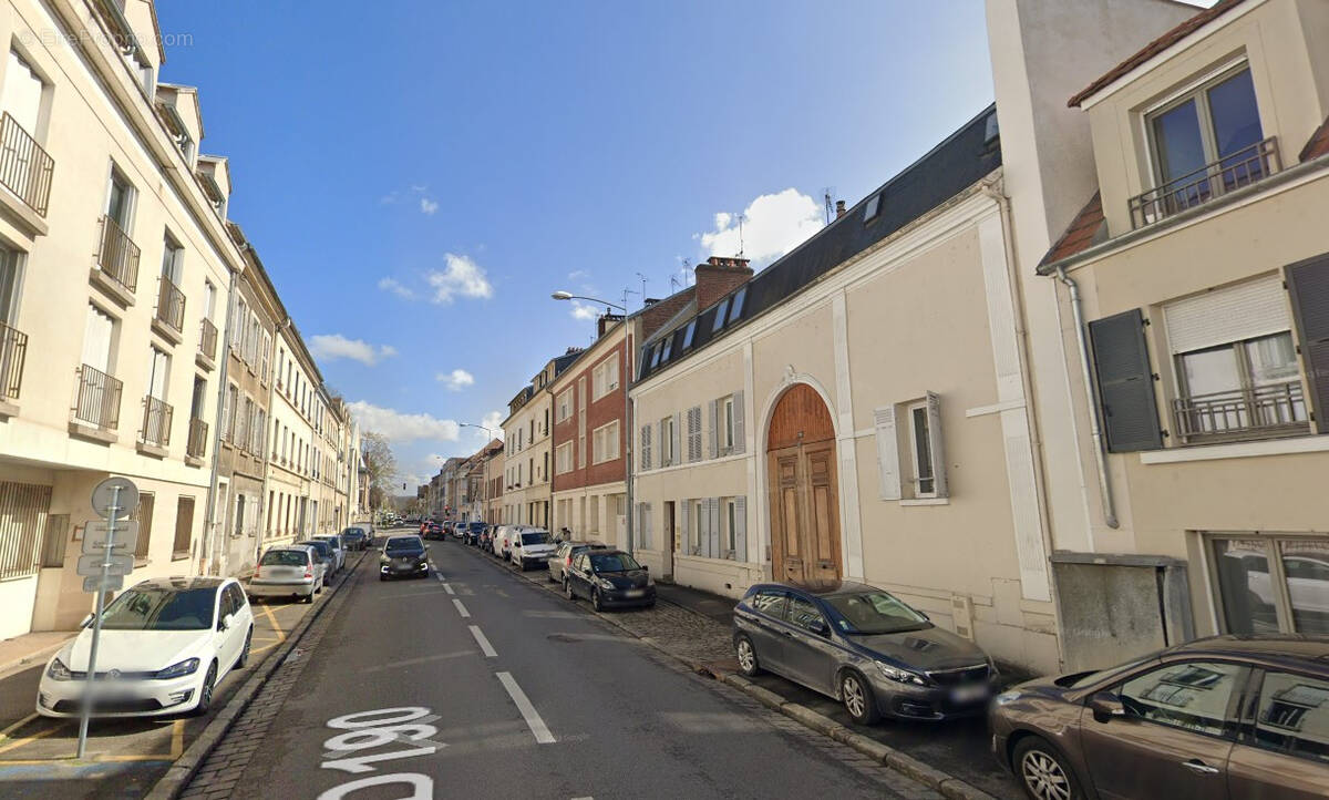 Parking à MEULAN