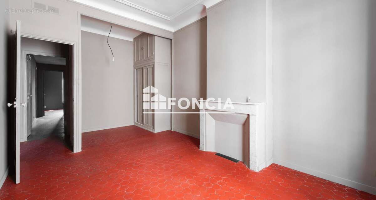 Appartement à MARSEILLE-1E