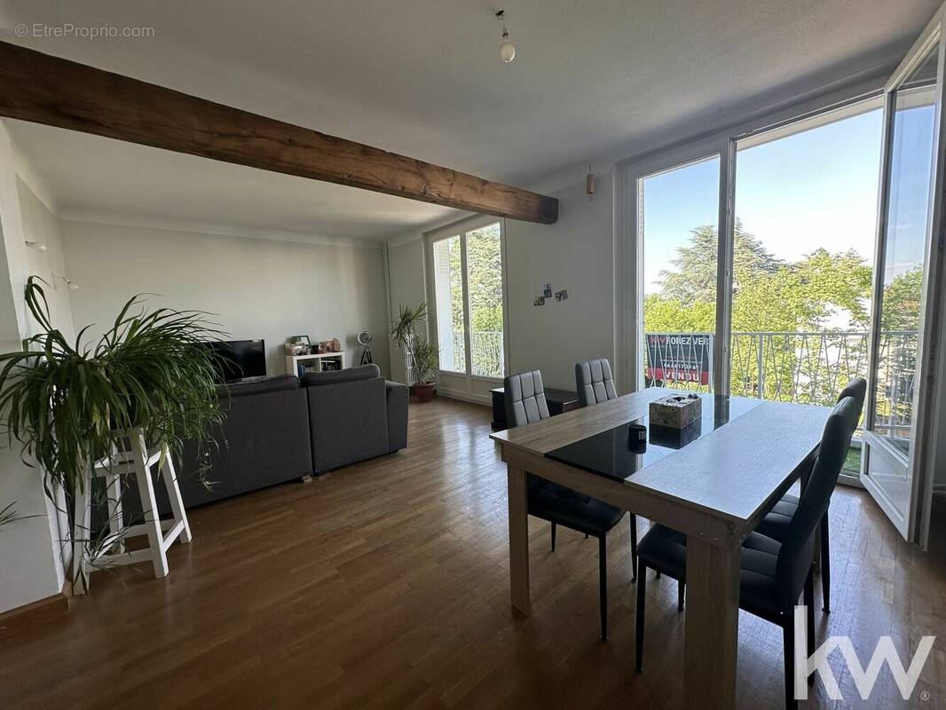 Appartement à SAINT-ETIENNE