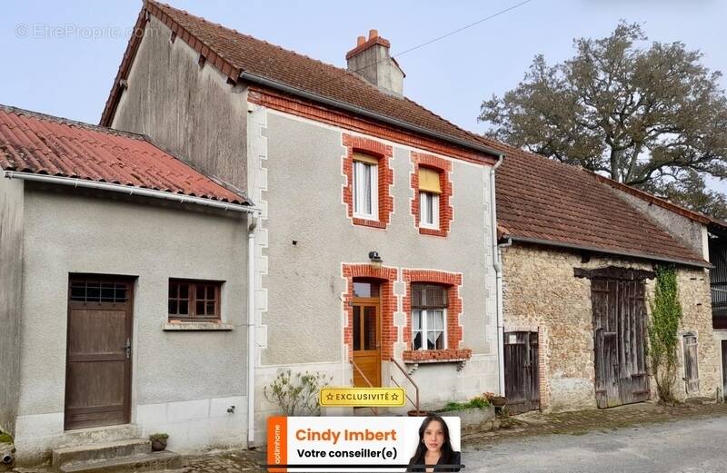 Maison à SAINT-HILAIRE-LA-TREILLE