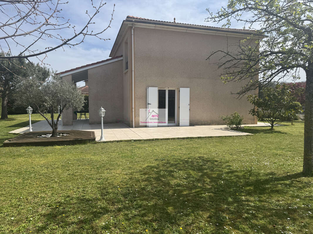 Maison à SAINT-BONNET-DE-MURE