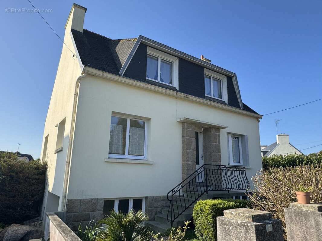 Maison à PLONEOUR-LANVERN