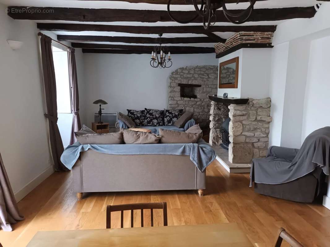Maison à MONTAIGU-DE-QUERCY