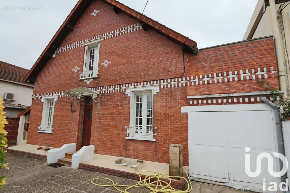Photo 1 - Maison à EZANVILLE