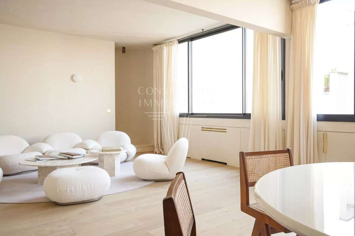 Appartement à PARIS-8E