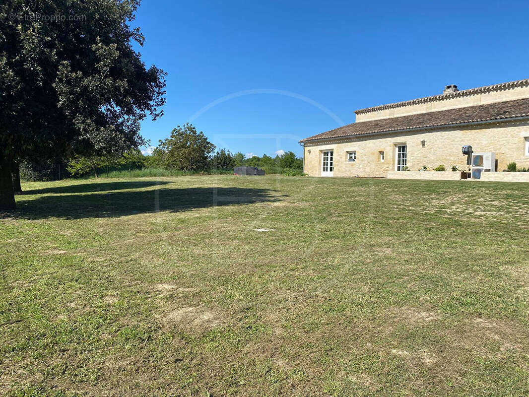 Maison à SAINT-EMILION